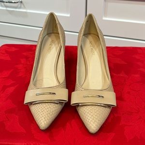 Nine West Taupe Pumps - vintage style